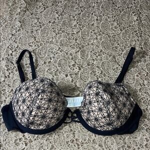 Vassarette Black Floral Lace Bra